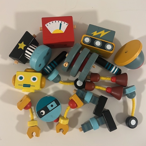 Tender Leaf Wooden Robots - Picture 3 of 5